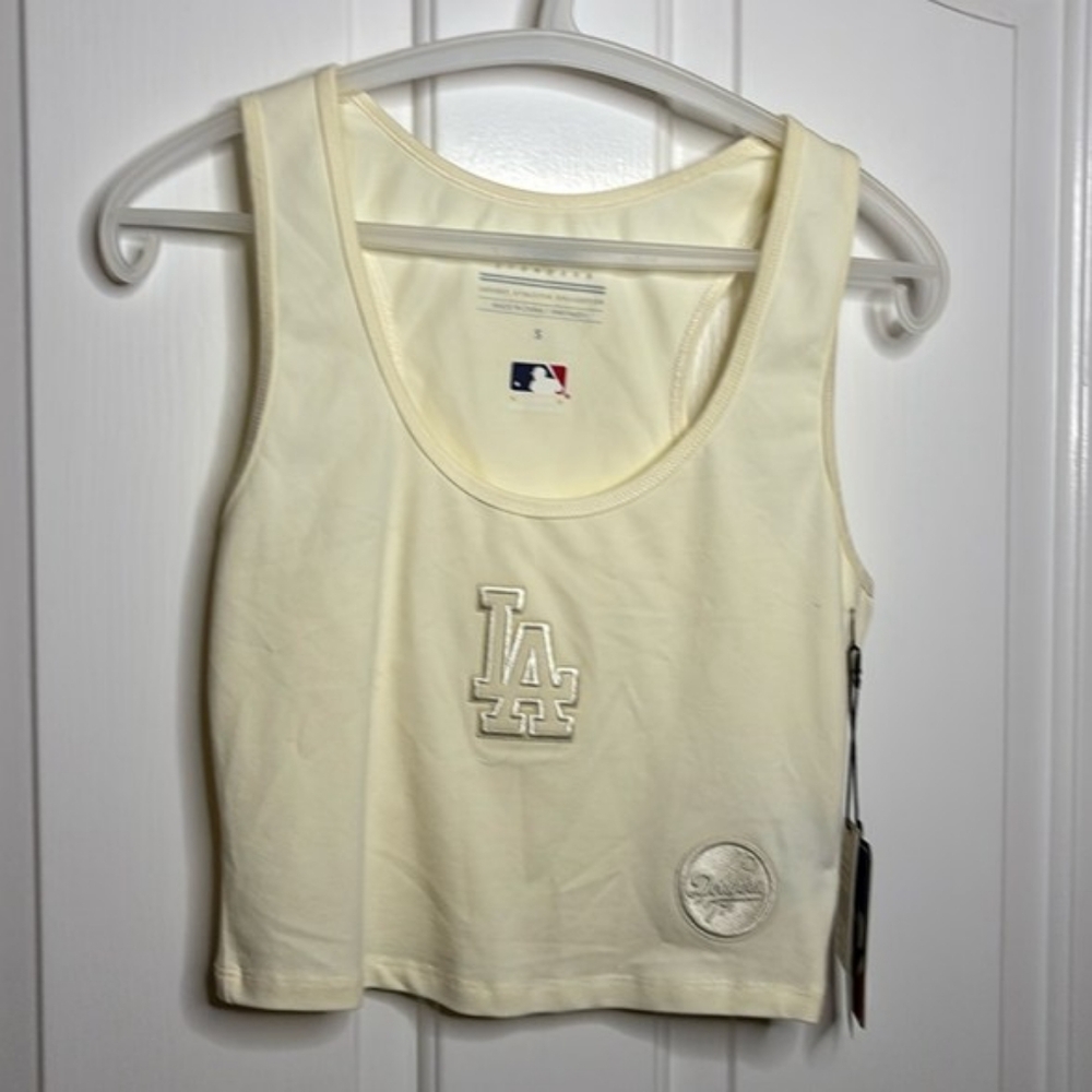 NWT     womens cropped tank top in egg color size small